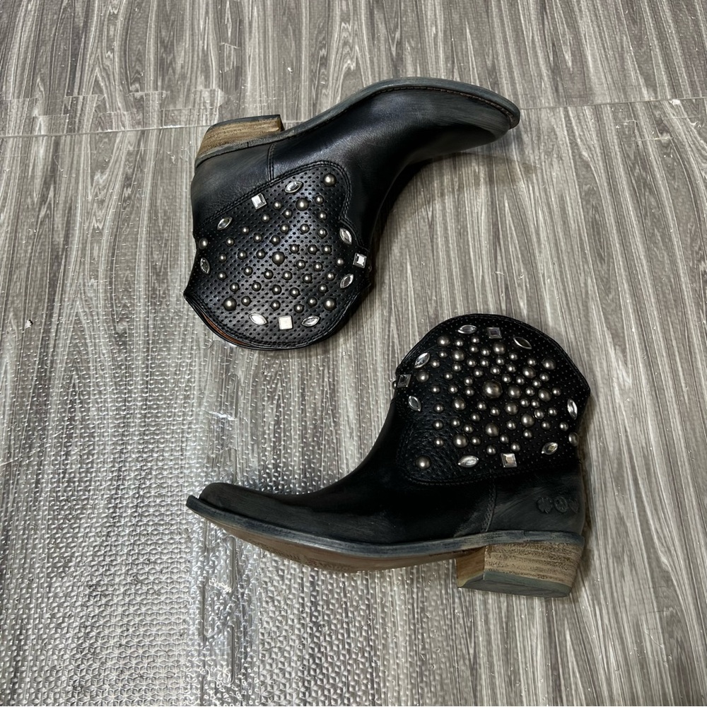Lucky Brand | Studded Chelsea Boots - Picture 2 of 7